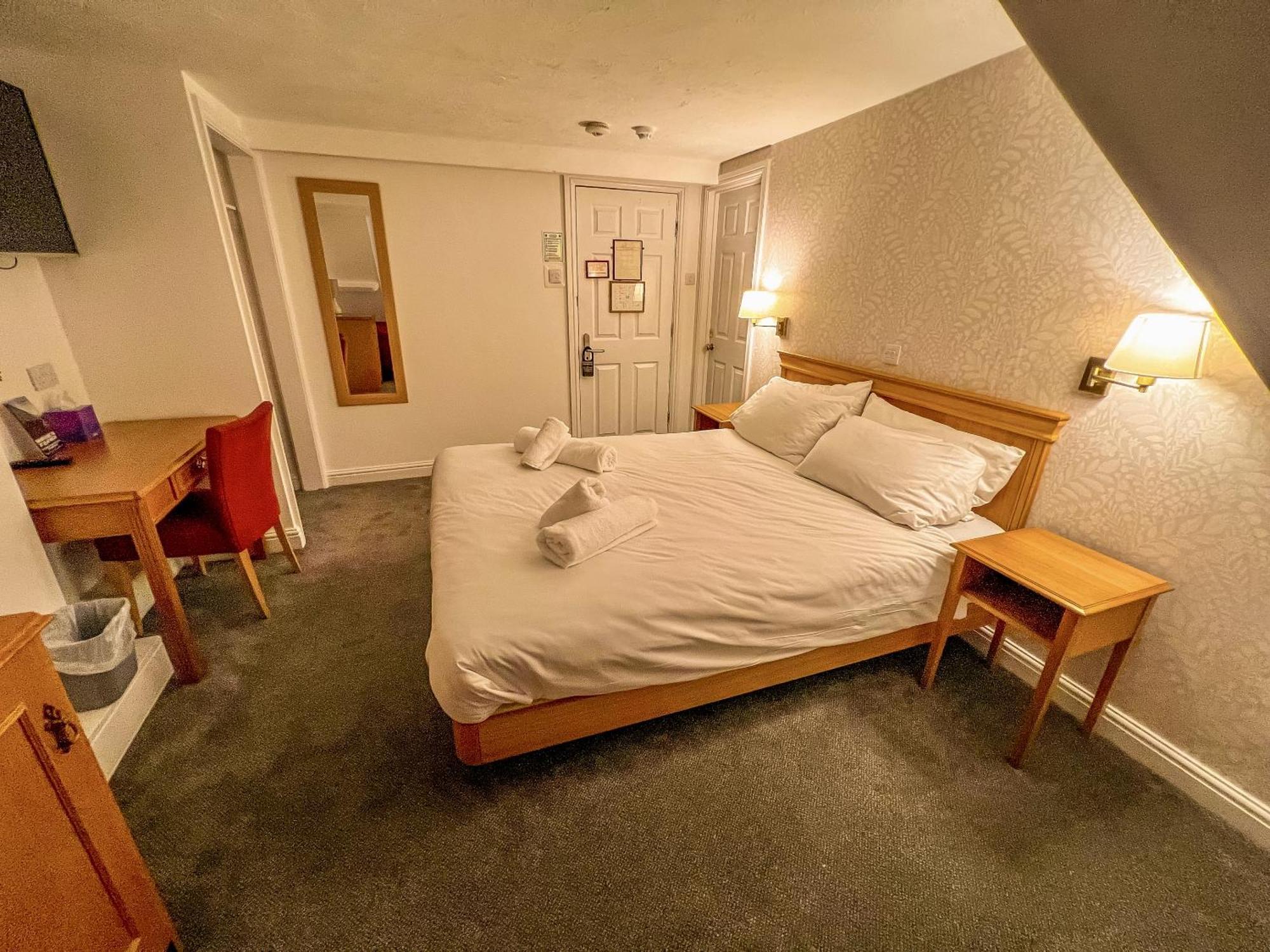 The Red Lion Hotel Сполдинг Екстериор снимка